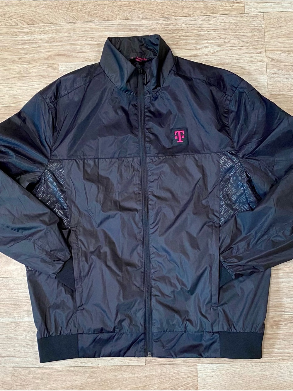 T-Mobile Jacket Men’s Medium Black Full-Zip Lightweight Emoyee Workwear Uniform